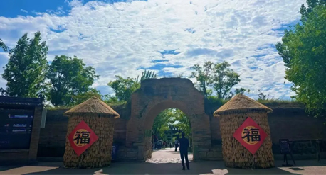 走进白鹿原影视城的夏天，就像走进天然避暑胜地一样惬意